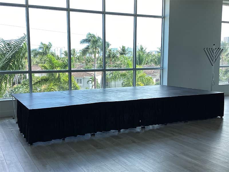 Finished modular platform for a private event