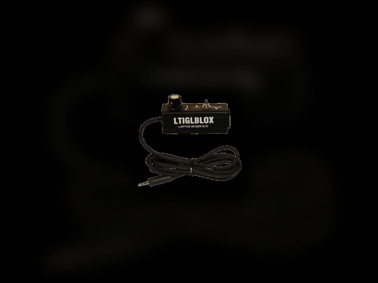 Passive direct box with an attached 3.5 millimeter audio cable