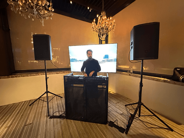 black-portable-dj-booth - #1