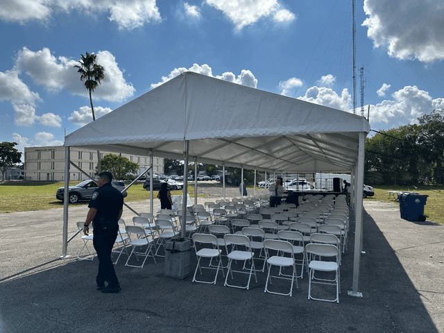 20-x80--tent-with-ground-anchors - #1
